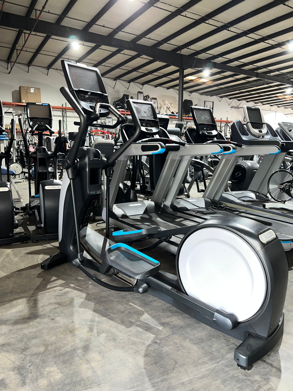 Precor EFX 885 Elliptical w/ P82 Console - Refurbished - Buy & Sell Fitness