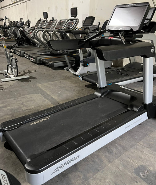 Life Fitness Integrity Treadmill w/SE3 HD Treadmill - Refurbished - Buy & Sell Fitness