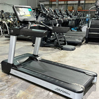 Life Fitness Integrity Treadmill w/ SE3HD Console