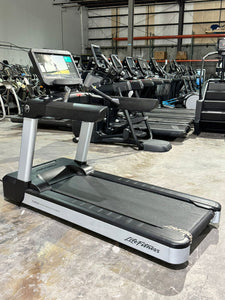Life Fitness Integrity Treadmill w/ SE3HD Console