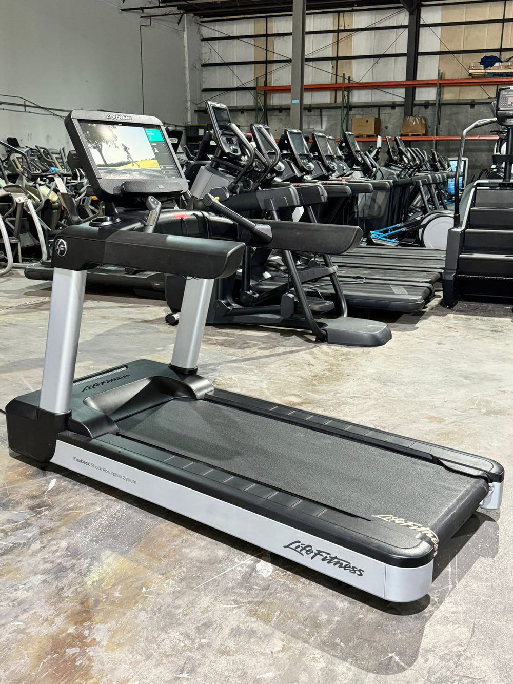 Life Fitness Integrity Treadmill w/ SE3HD Console
