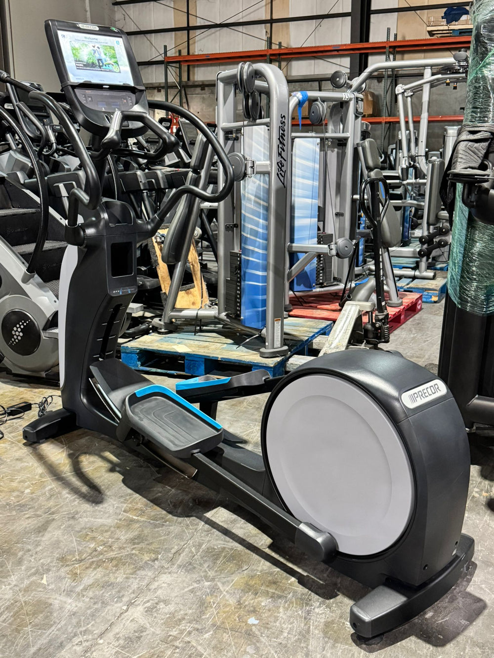 Precor EFX 883 Elliptical w/ p82 Console