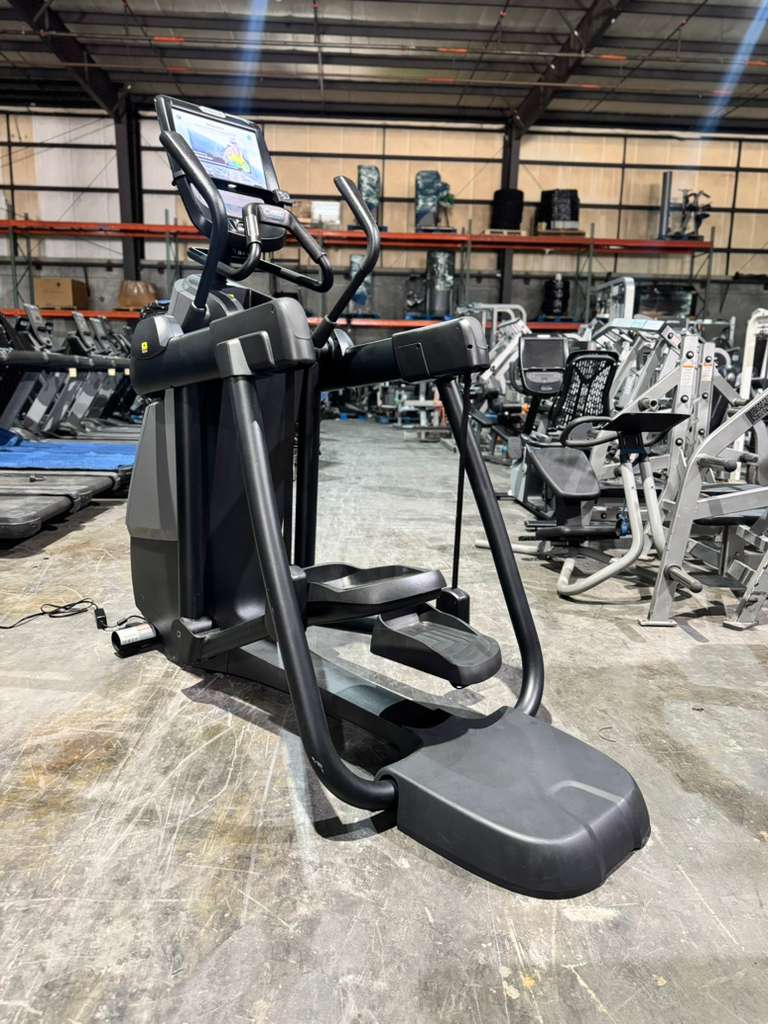 Precor 885 AMT Open Stride w/ P82 Console