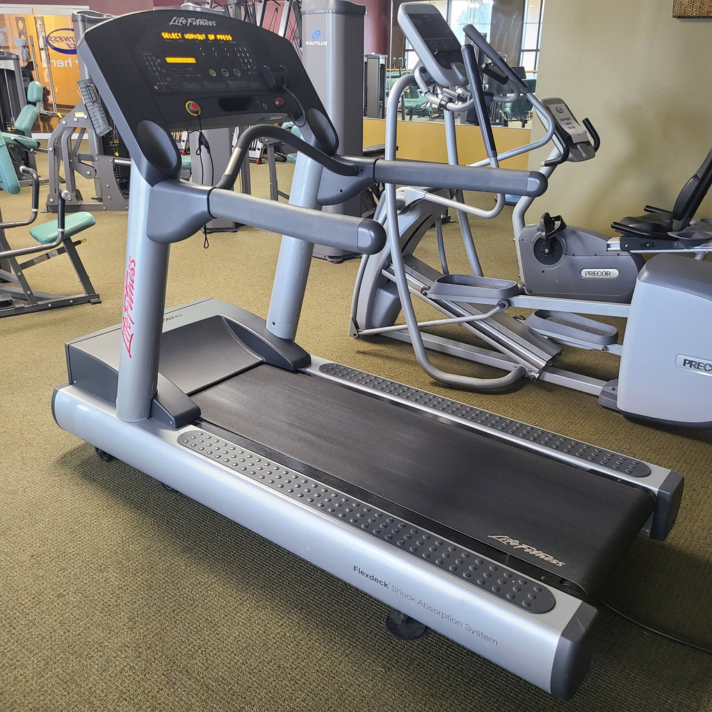 Life Fitness Integrity Series Treadmill CLST Reconditioned Buy Sell Fitness